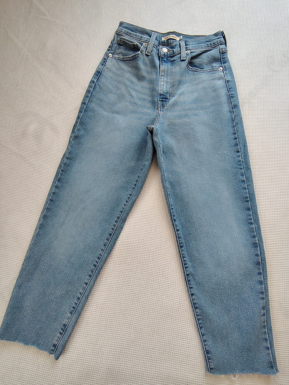 Womenโs Light Blue High-Waist Mom Jeans Size 28.